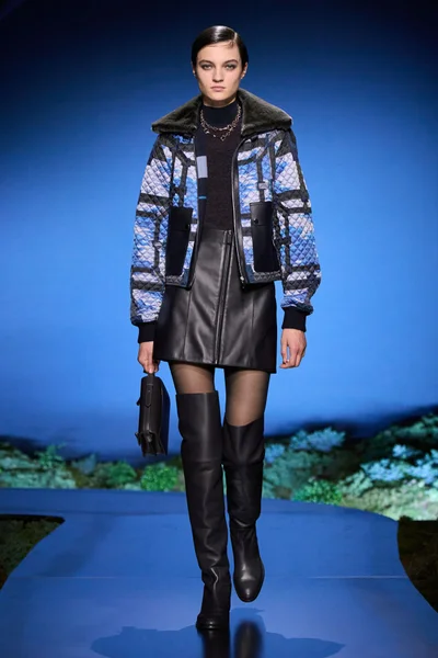 Look 50